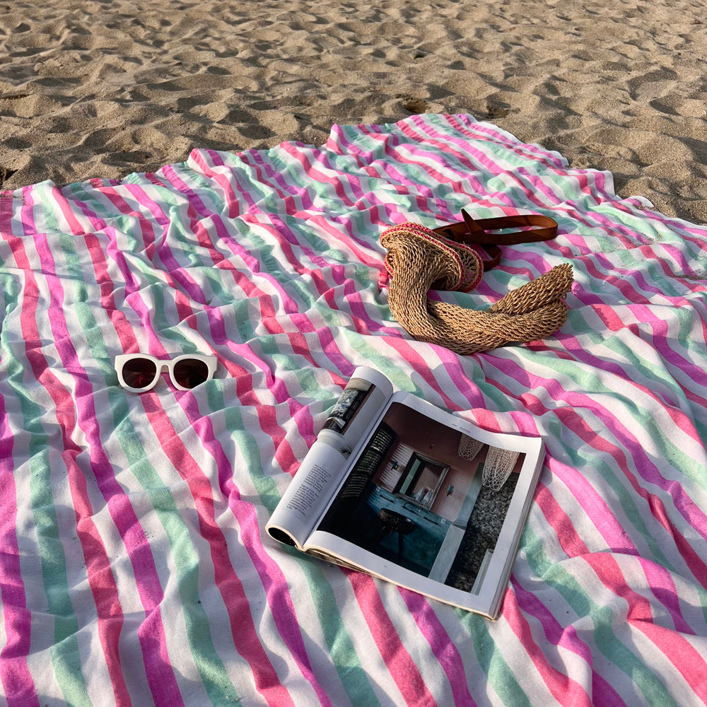 Las Bayadas LA ANGELA – toalla de playa XL 200 × 200 cm – fotografía de ambiente 1